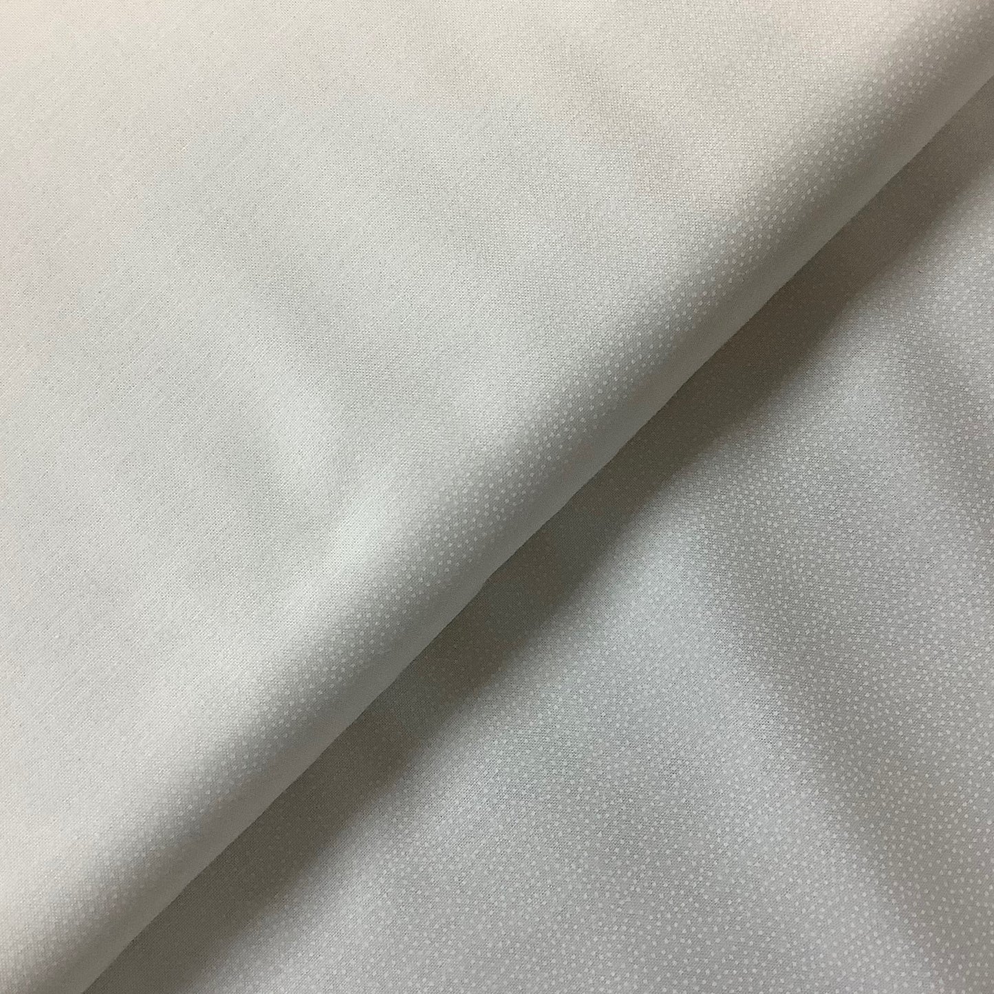 Makower White on White Dots 100% Premium Cotton Fabric D302 Q2