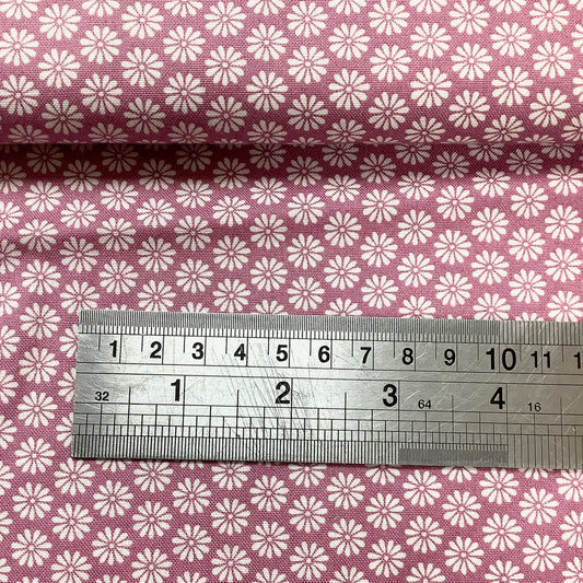 Makower Antique Garden Daisy Flowers 100% Premium Cotton Fabric 1742