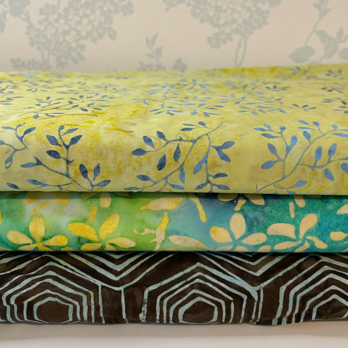 Andover Makower A Splash of Colour Batik Fabric From Indonesia 3 Colours Quilting Patchwork Craft 100% Premium Cotton Fabric