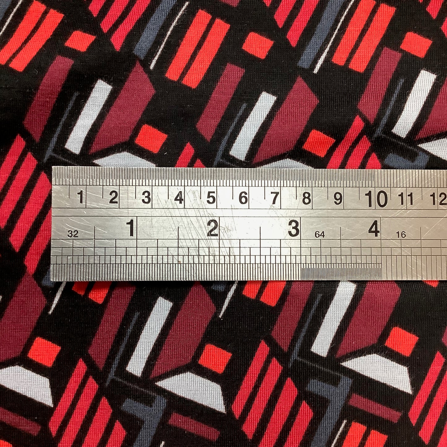 2.4m Medium Weight Red Geometric Print Stretch Jersey Fabric Dressmaking 96% Viscose 4% Lyvra