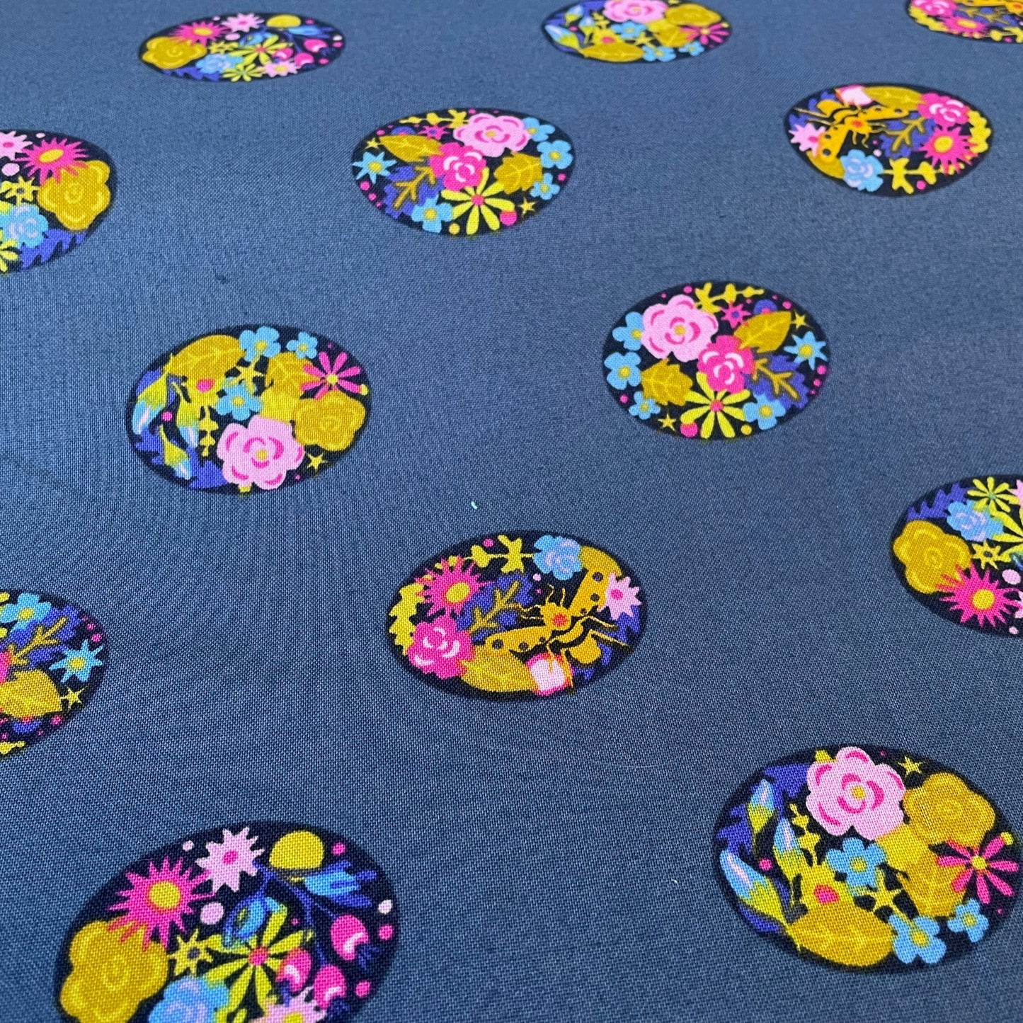 Andover Makower Ellipse Floral Dot Alison Glass 3 Colours Quilting Patchwork Craft 100% Premium Cotton Fabric