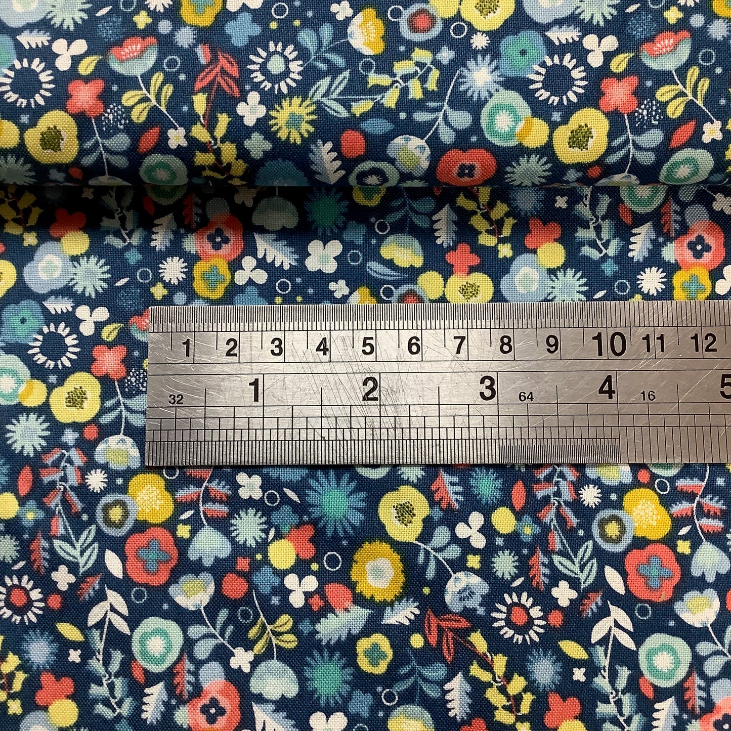 MAKOWER Modern Retro Ditzy Blue Background with Floral Design 100% Premium Cotton Fabric 1844
